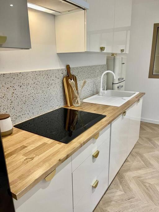 Le Rive Droite - Gare Centre - Wifi - Terrasse - Face Remparts Apartment Avignon Bagian luar foto