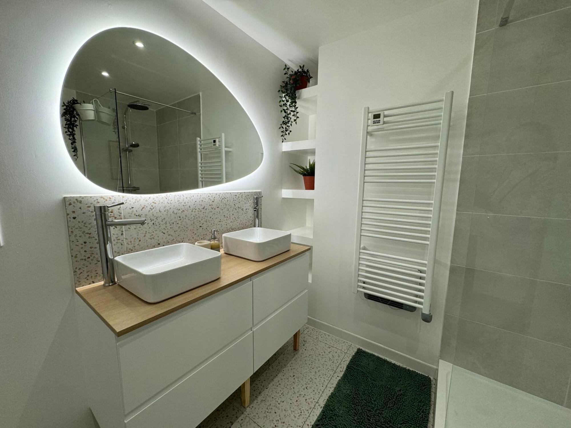 Le Rive Droite - Gare Centre - Wifi - Terrasse - Face Remparts Apartment Avignon Bagian luar foto